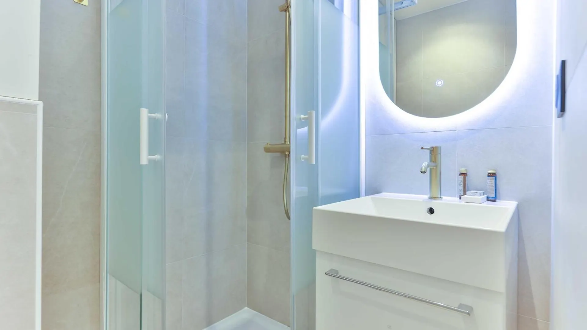 Beautiful Studio 2P Eiffel Tower Rue Du Commerce Apartment Paris